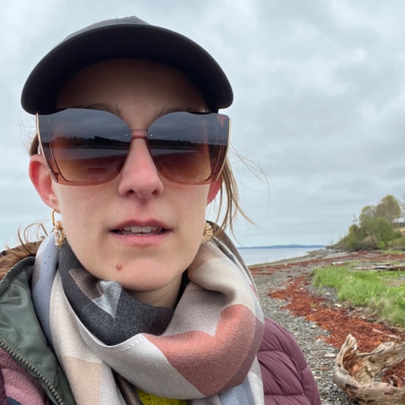 Meet your Posher, Annie - Picture 2 of 4